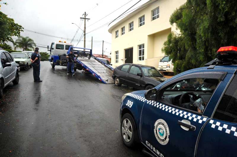 Quanto tempo pode um carro estar estacionado no mesmo local da via pública?